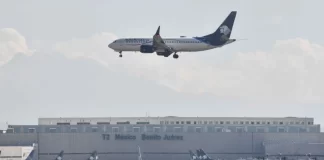 México cede espacios de vuelo del AICM a aerolíneas de EE.UU. y genera preocupación en la industria nacional Aeronaves en el AICM con enfoque en la cesión de espacios de vuelo a aerolíneas de Estados Unidos.
