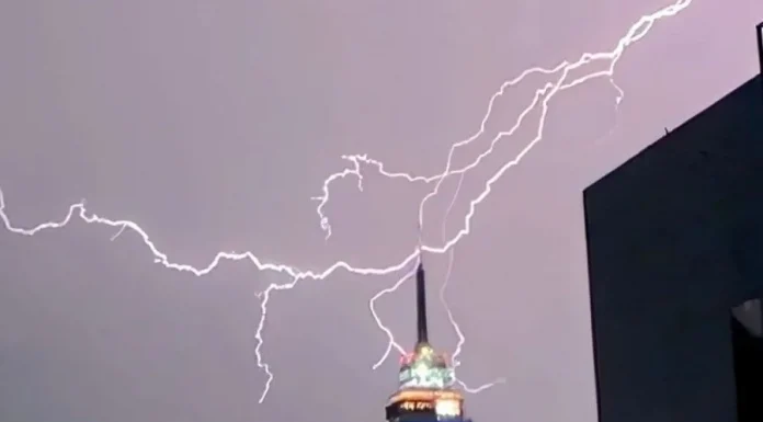 AICM reanuda operaciones tras tormenta eléctrica y genera retrasos AICM reanuda operaciones tras tormenta eléctrica y genera retrasos