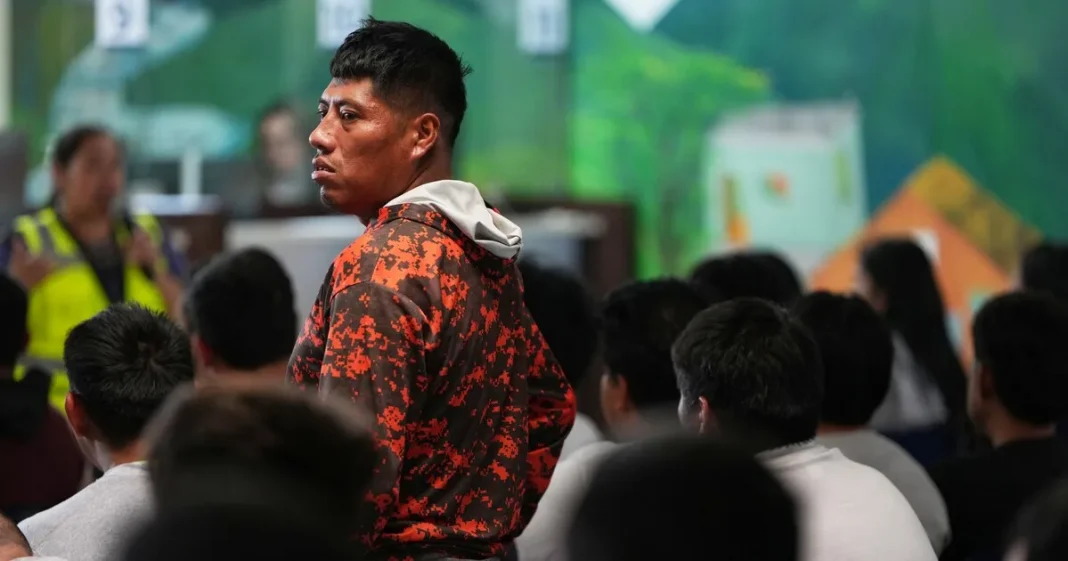 393 deportados en un viernes por el aeropuerto de Tulum: el Estado que se llama a sí mismo “coadyuvante”