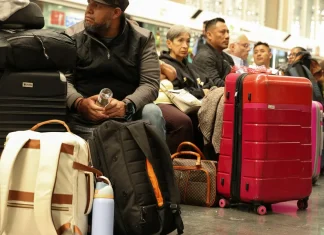 Fuertes lluvias suspenden vuelos en el AICM: Volaris y Aeroméxico alertan Fuertes lluvias suspenden vuelos en el AICM: Volaris y Aeroméxico alertan
