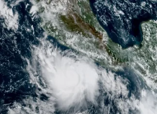 Lluvias intensas por Polo y Dieciocho-E en México este domingo Lluvias intensas por Polo y Dieciocho-E en México este domingo
