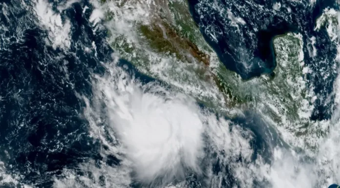 Lluvias intensas por Polo y Dieciocho-E en México este domingo Lluvias intensas por Polo y Dieciocho-E en México este domingo
