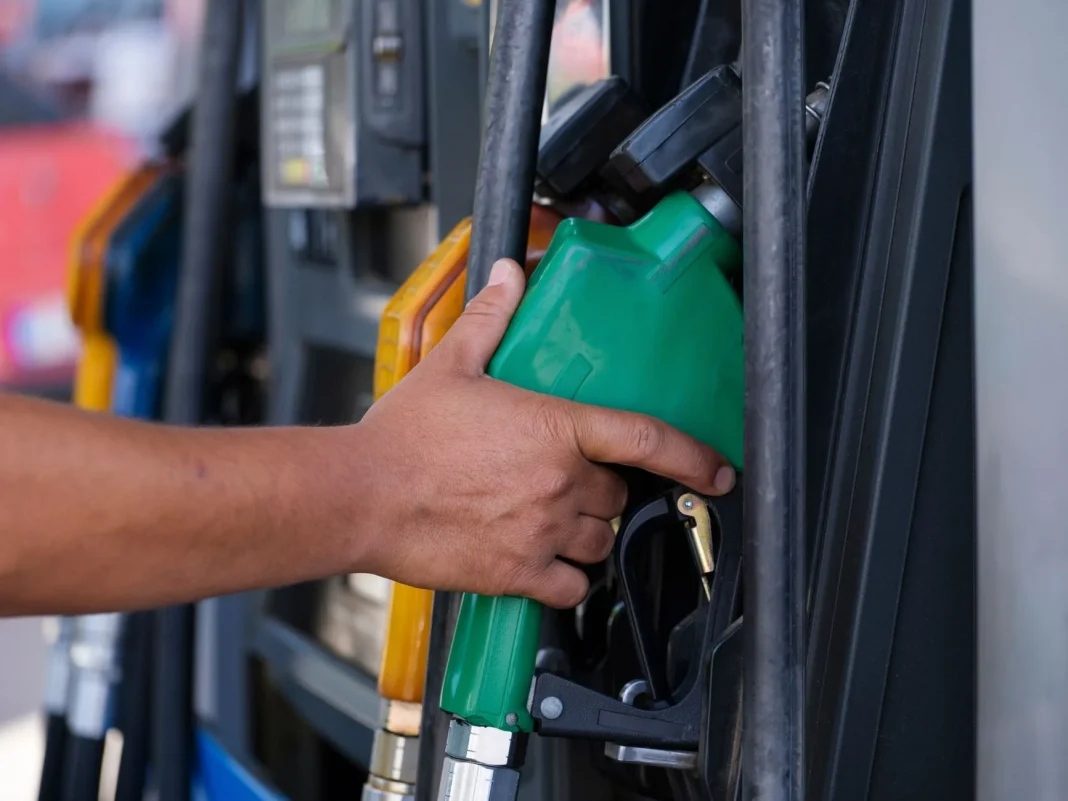 Gasolina en Cancún: 5.35 por litro, .66 arriba del promedio nacional pese al tope de 24 pesos