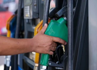 Gasolina en Cancún: $25.35 por litro, $1.66 arriba del promedio nacional pese al tope de 24 pesos Gasolina en Cancún: 5.35 por litro, .66 arriba del promedio nacional pese al tope de 24 pesos