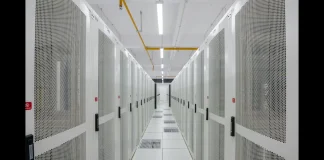 El apetito eléctrico de la inteligencia artificial ya es un problema de red, no solo de tecnología Pasillo de servidores en un centro de datos