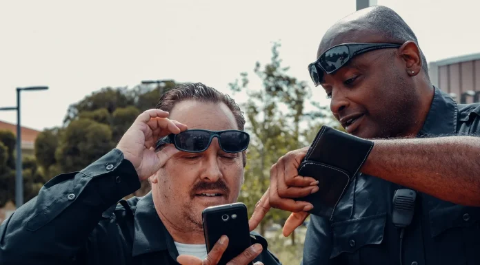 Revisión de celular por un policía: qué autoriza la ley y qué no Revisión de celular por un policía: qué autoriza la ley y qué no