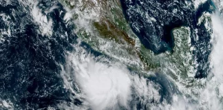 Huracán: qué cubre tu seguro y qué te debe pagar tu patrón si suspenden labores Imagen satelital del huracán Polo frente a las costas del Pacífico mexicano