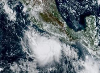 Huracán: qué cubre tu seguro y qué te debe pagar tu patrón si suspenden labores Imagen satelital del huracán Polo frente a las costas del Pacífico mexicano