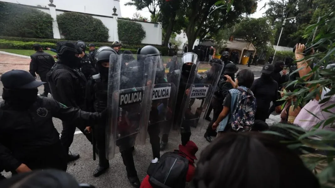Agua sucia en Guadalajara, predial en CDMX: por qué las ciudades mexicanas no alcanzan a pagarse