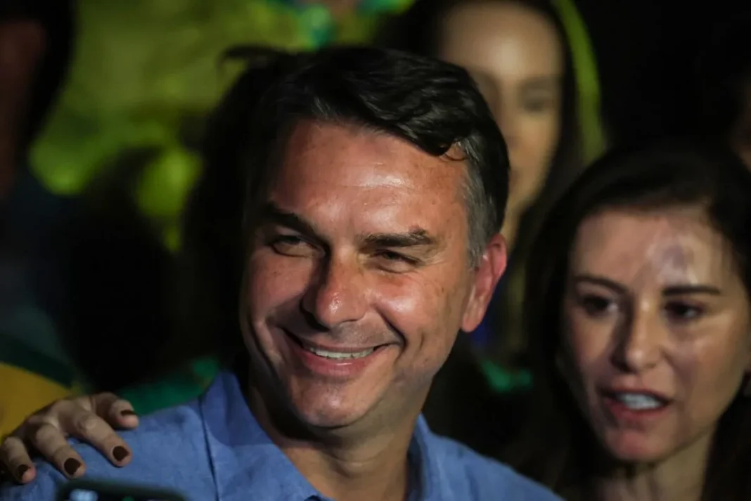 Flávio Bolsonaro y Lula da Silva, rumbo a la segunda vuelta presidencial de Brasil