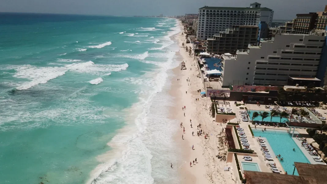 Zona hotelera de Cancún, destino afectado por el aumento del DNR