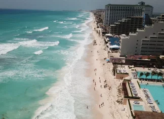 Derecho de No Residente 2027: qué es, cuánto subirá y a dónde va el dinero Zona hotelera de Cancún, destino afectado por el aumento del DNR