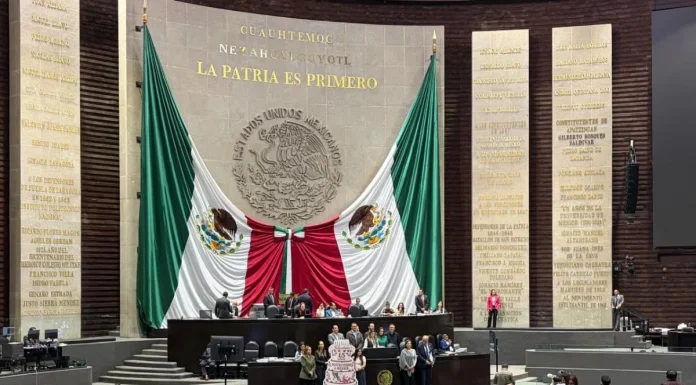 ¿Los diputados se pagan un bono para no pagar ISR del aguinaldo? Sí, y no es nuevo Salón de plenos de la Cámara de Diputados