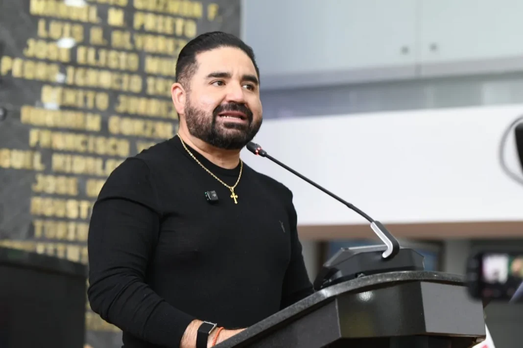 Diputado Francisco Sánchez habla en tribuna contra la prohibición del efectivo