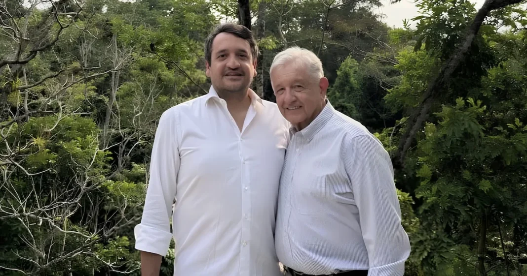 Andy López Beltrán con su padre, Andrés Manuel López Obrador