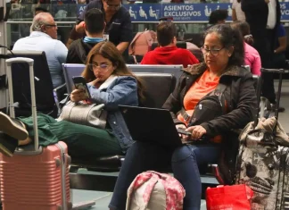 Vuelo retrasado o cancelado: lo que te debe la aerolínea por ley (y cómo reclamarlo) Vuelo retrasado o cancelado: lo que te debe la aerolínea por ley (y cómo reclamarlo)